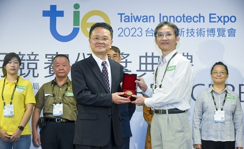 王子建老師榮獲台灣創博會發明競賽金牌。